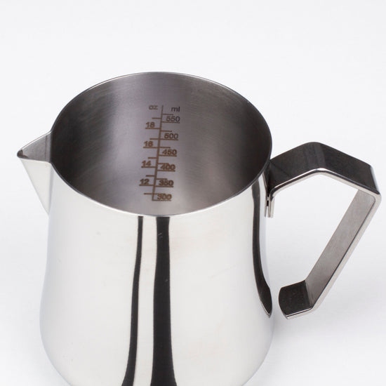 MOTTA TULIP MILK JUG 750ML - GRADUATED MEASURES